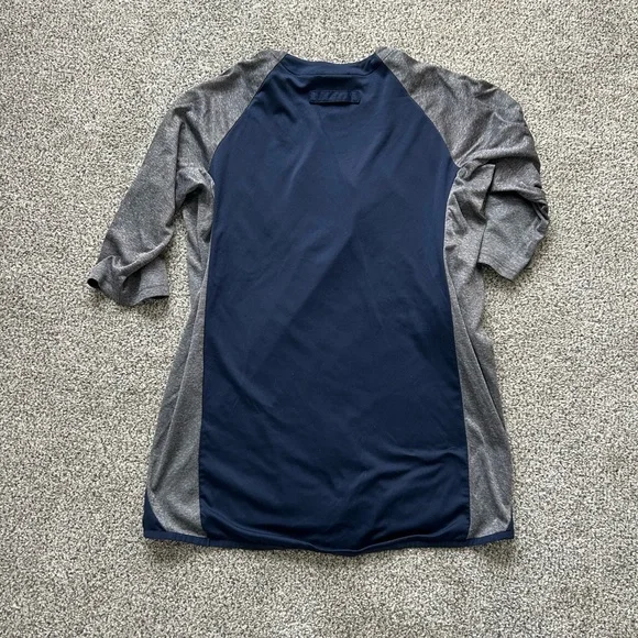 NY Yankees Athletic Shirt - Picture 5 of 6